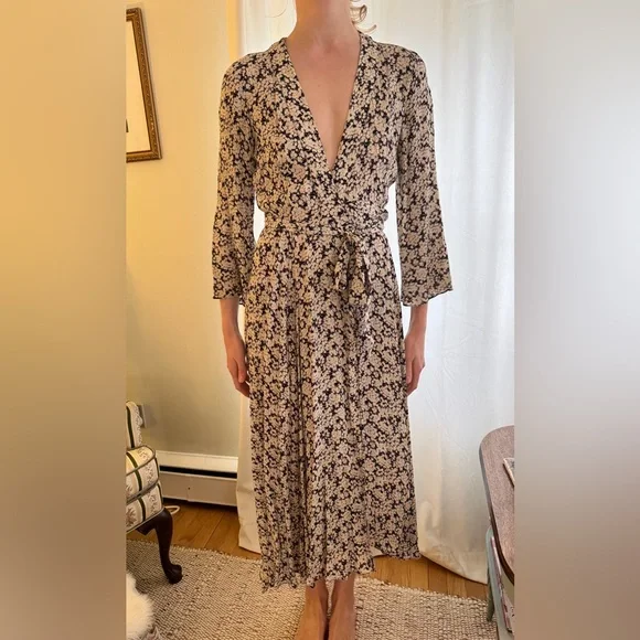 Doen Augusta Dress in Faded Queen Anne's Floral (minor spots) - Picture 3 of 16